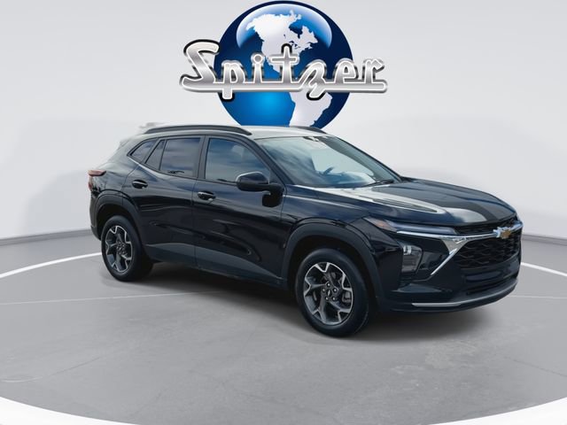 Used 2025 Chevrolet Trax LT w/ Driver Confidence Package image 3