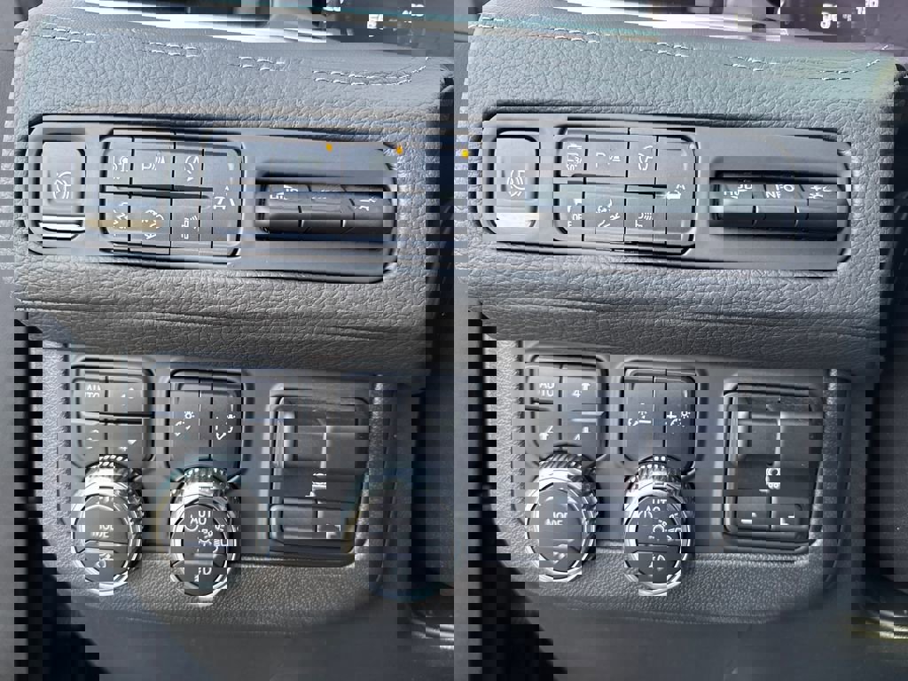 Certified 2023 GMC Yukon XL Denali w/ Denali Reserve Package image 33