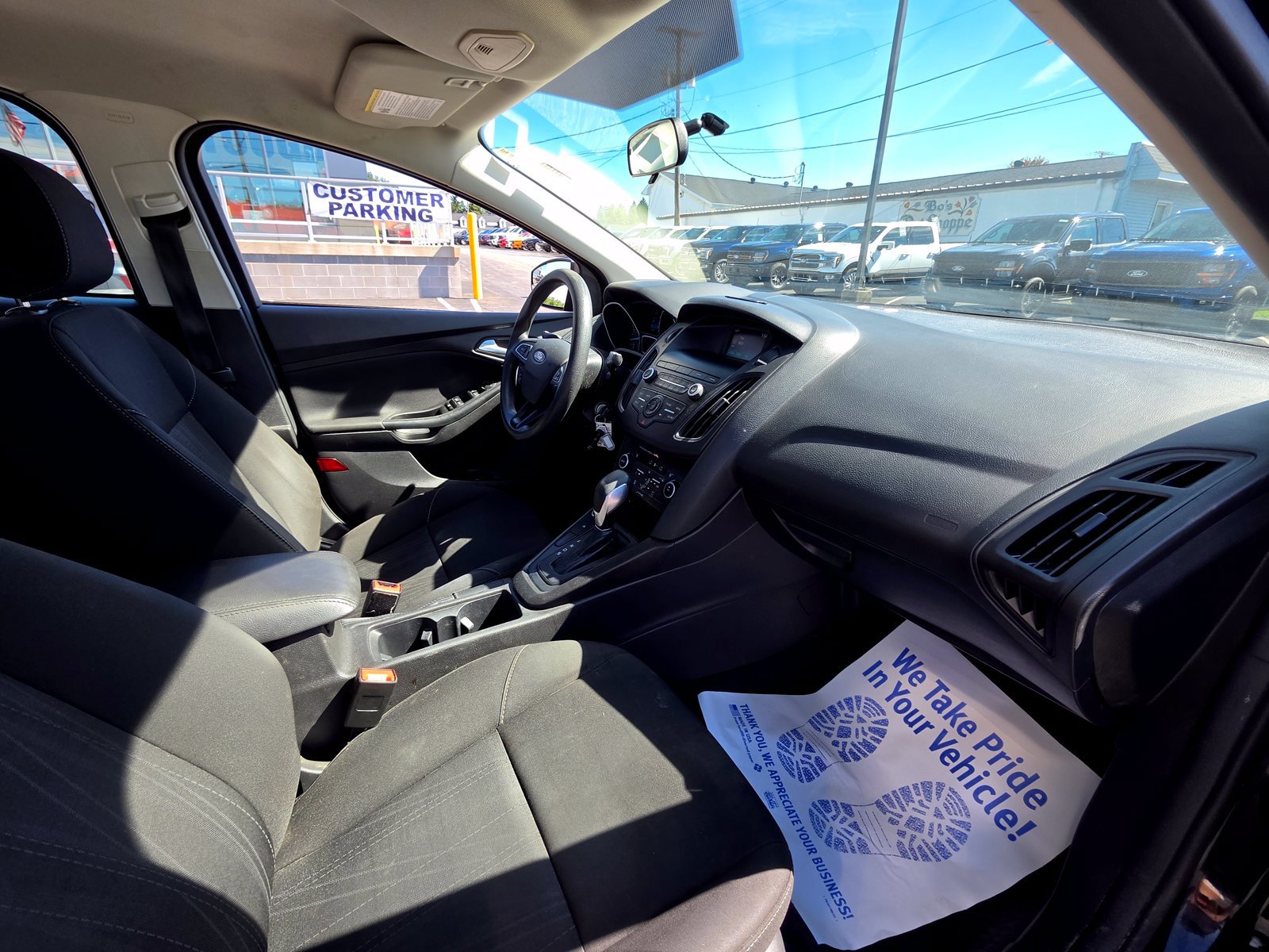 Used 2018 Ford Focus SE w/ SE Appearance Package FWD image 35