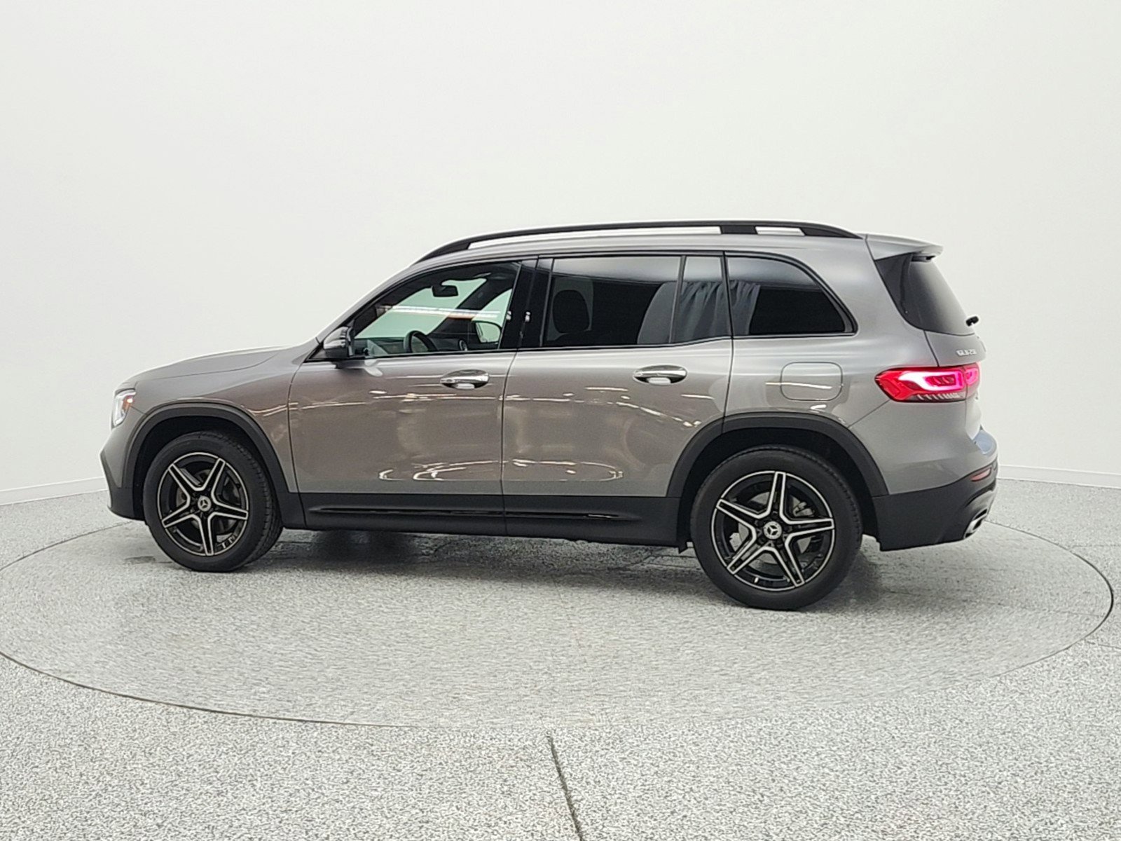 Used 2023 Mercedes-Benz GLB 250 image 8
