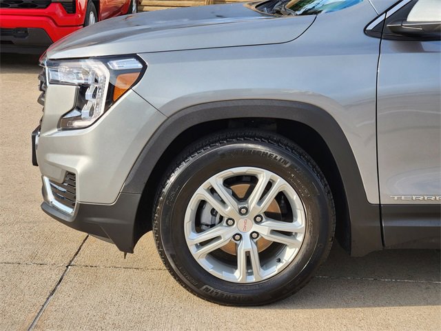 Used 2023 GMC Terrain SLE w/ Driver Convenience Package FWD image 15