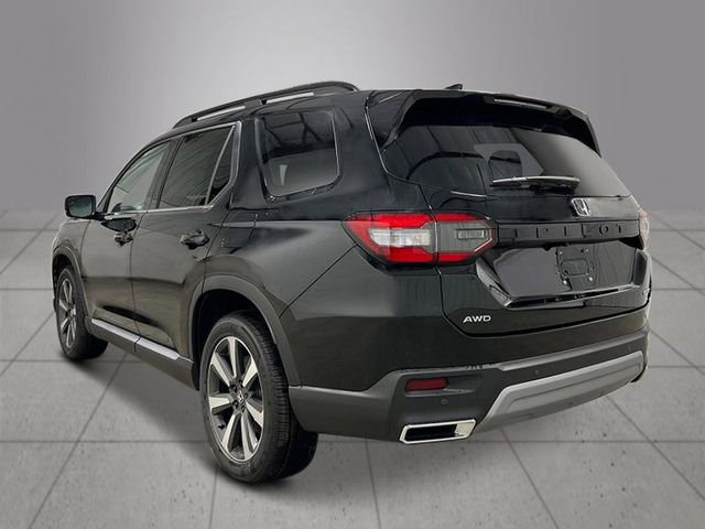 New 2025 Honda Pilot Touring image 3