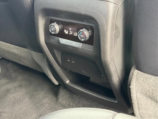 Certified 2025 Chevrolet Traverse LT FWD image 12
