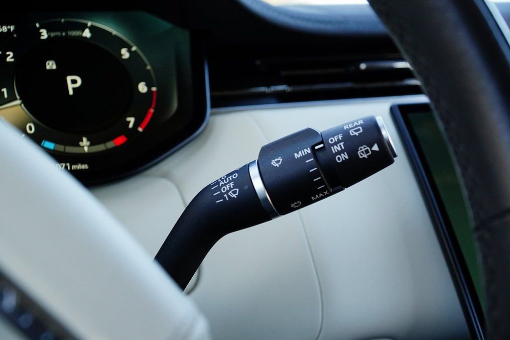 Used 2023 Land Rover Range Rover SE image 26