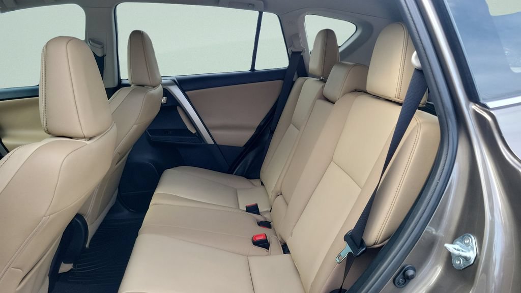 Used 2015 Toyota RAV4 Limited w/ Technology Package FWD image 10