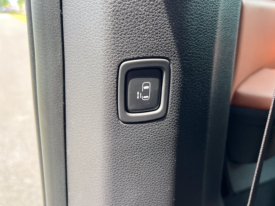 Used 2026 Kia Carnival SX w/ SX Dark Edition Package FWD image 34