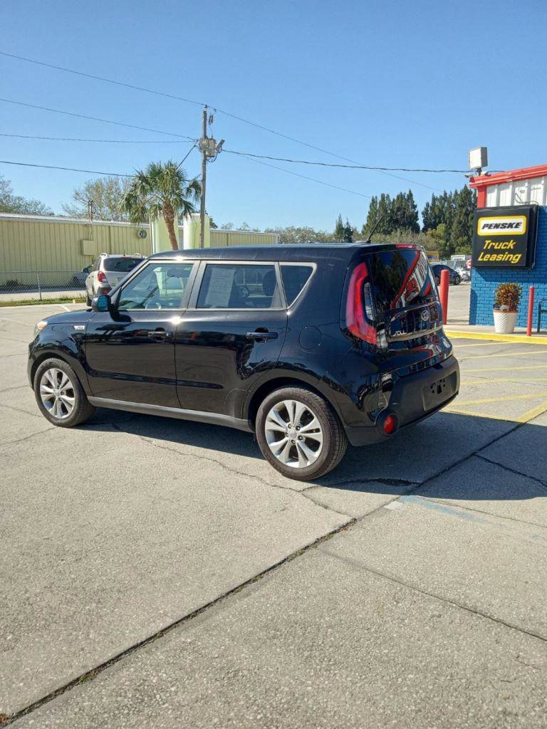 Used 2015 Kia Soul + image 2