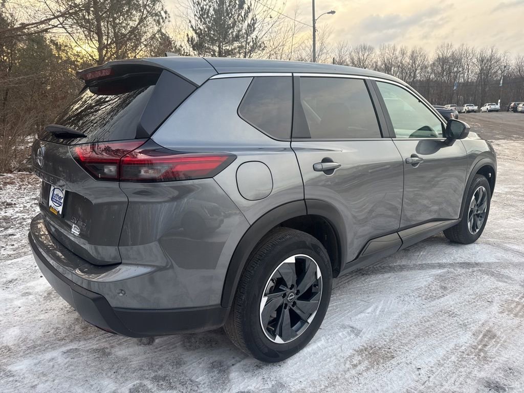 Used 2024 Nissan Rogue SV image 10