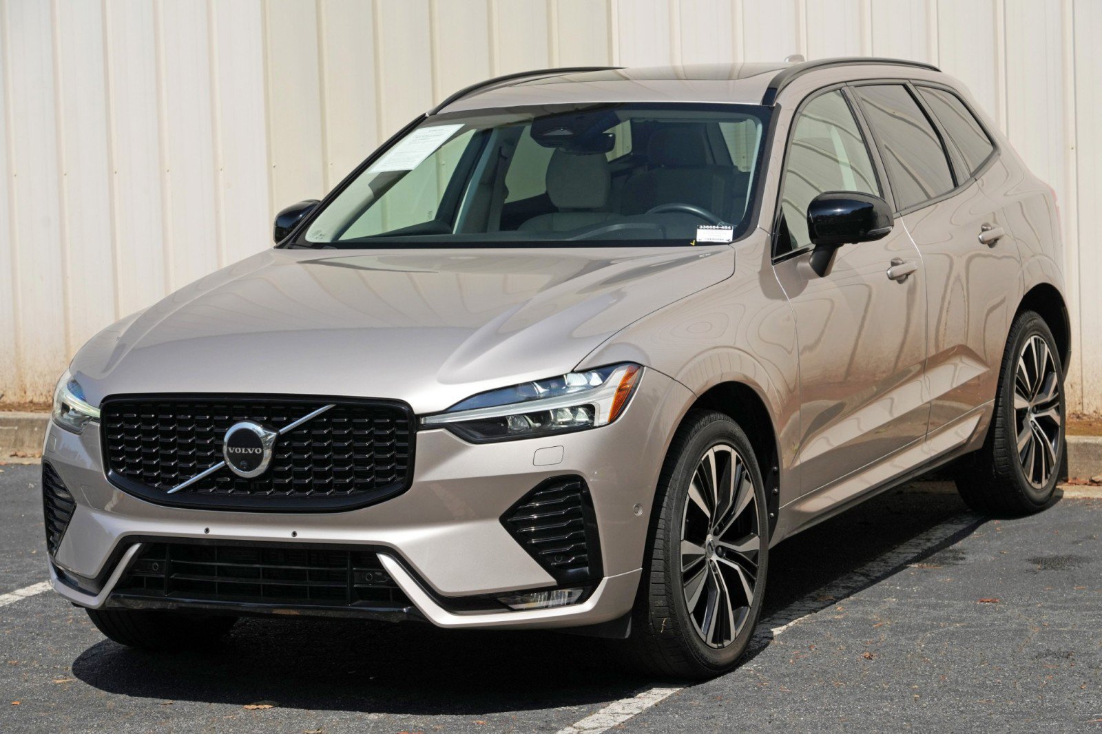 Used 2023 Volvo XC60 B5 Plus AWD/4WD image 49