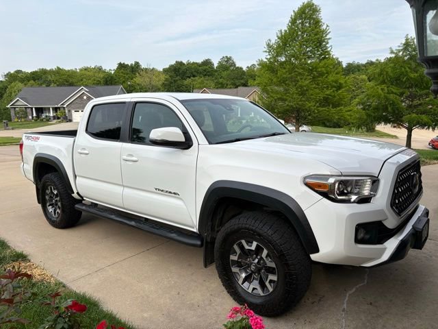 Used 2018 Toyota Tacoma TRD Off-Road AWD/4WD image 2