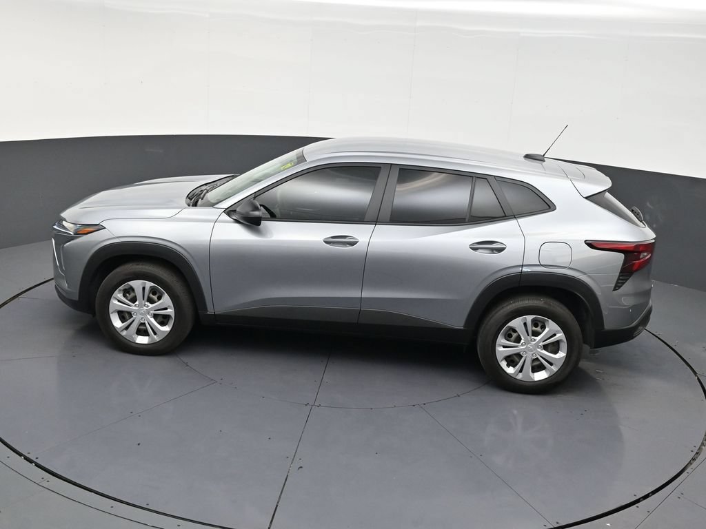Used 2025 Chevrolet Trax LS FWD image 13