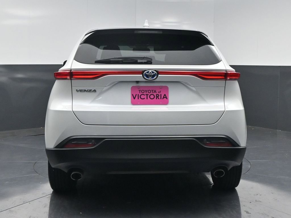 Used 2023 Toyota Venza LE image 16