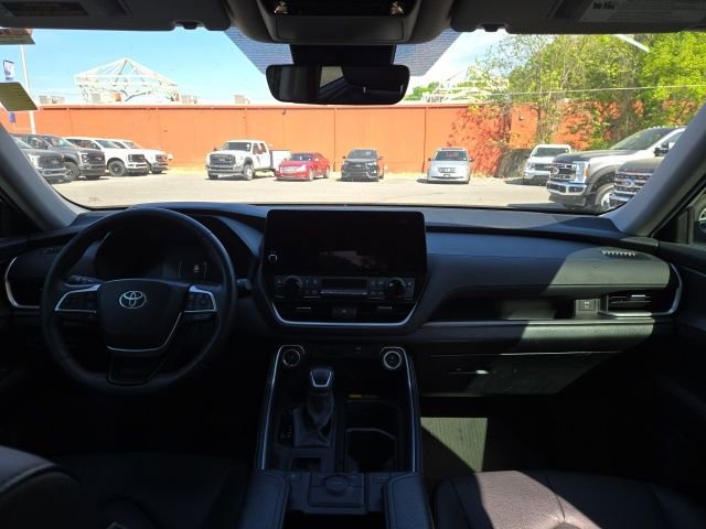 Used 2024 Toyota Grand Highlander XLE FWD image 7