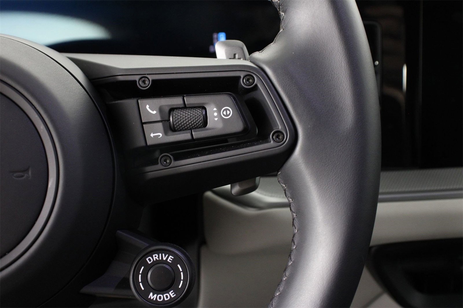 Used 2025 Porsche Cayenne S image 15