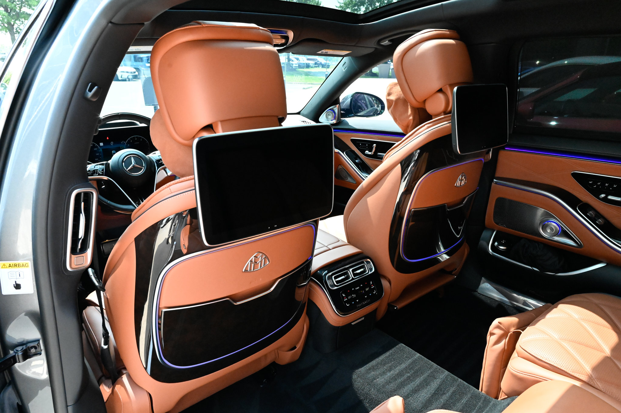 Used 2023 Mercedes-Benz Maybach S 680 4MATIC w/ Manufaktur Leather Package image 37