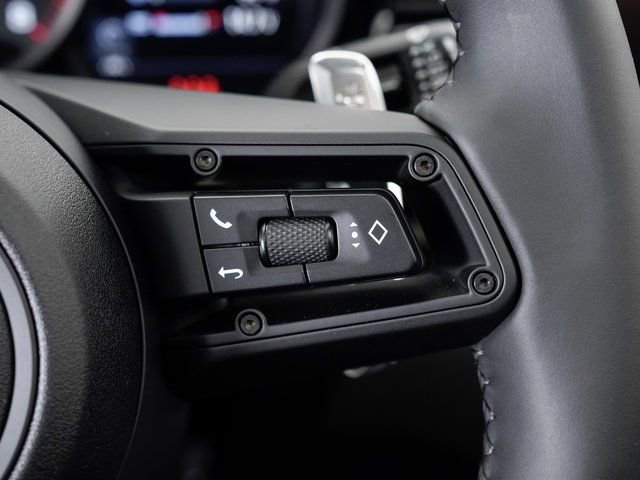 Certified 2025 Porsche Macan image 14