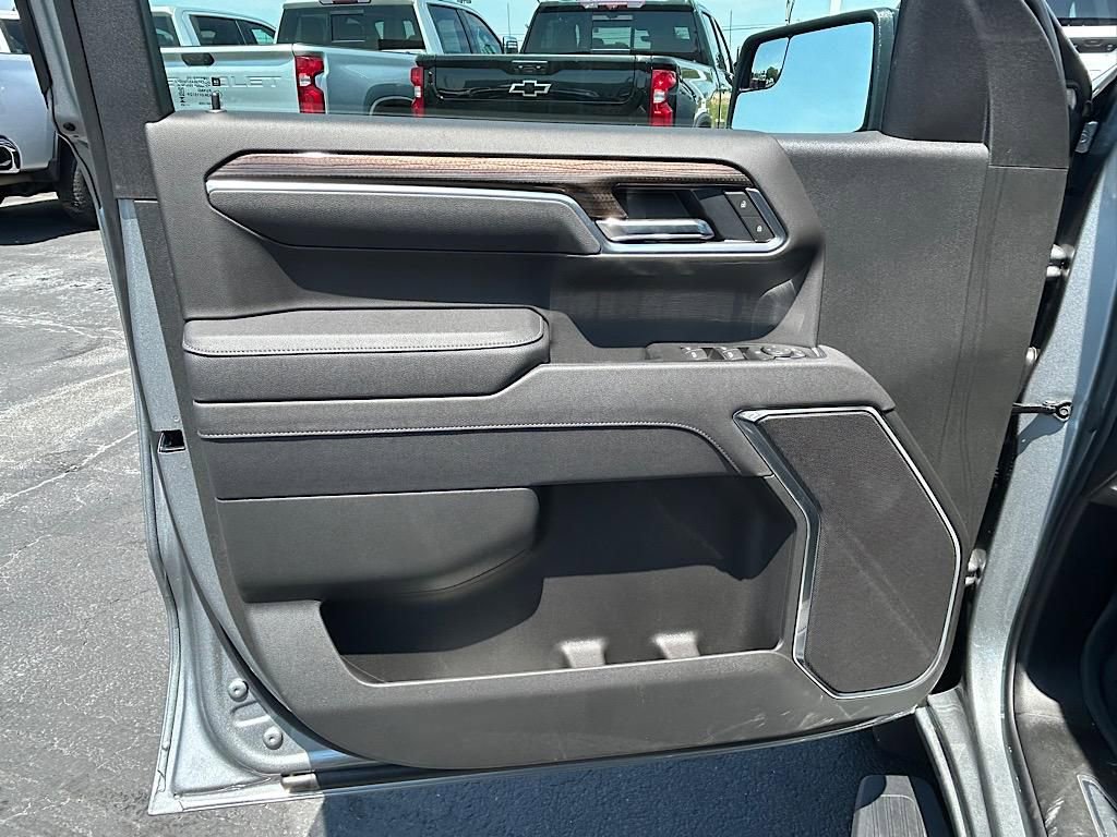 New 2025 Chevrolet Silverado 1500 RST w/ Dark Appearance Package image 14
