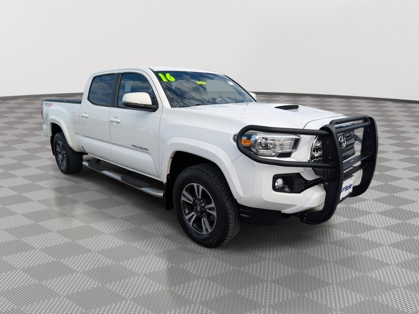 Used 2016 Toyota Tacoma TRD Sport w/ Towing Package AWD/4WD image 7