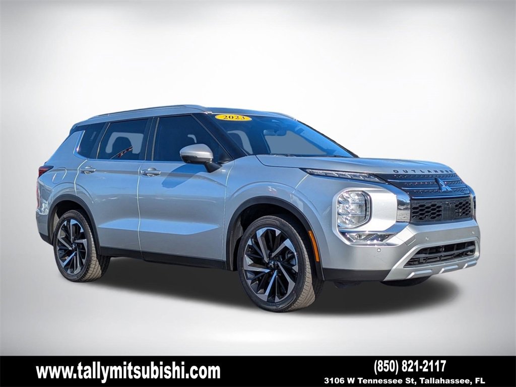 Used 2023 Mitsubishi Outlander SE image 1