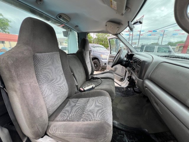 Used 2002 Ford F550 2WD Regular Cab Super Duty image 11