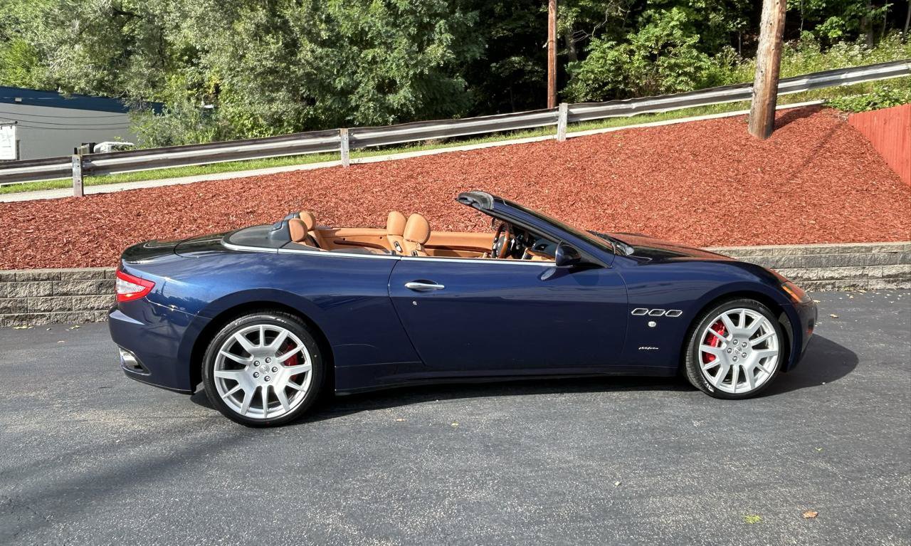 Used 2011 Maserati GranTurismo Convertible RWD image 12