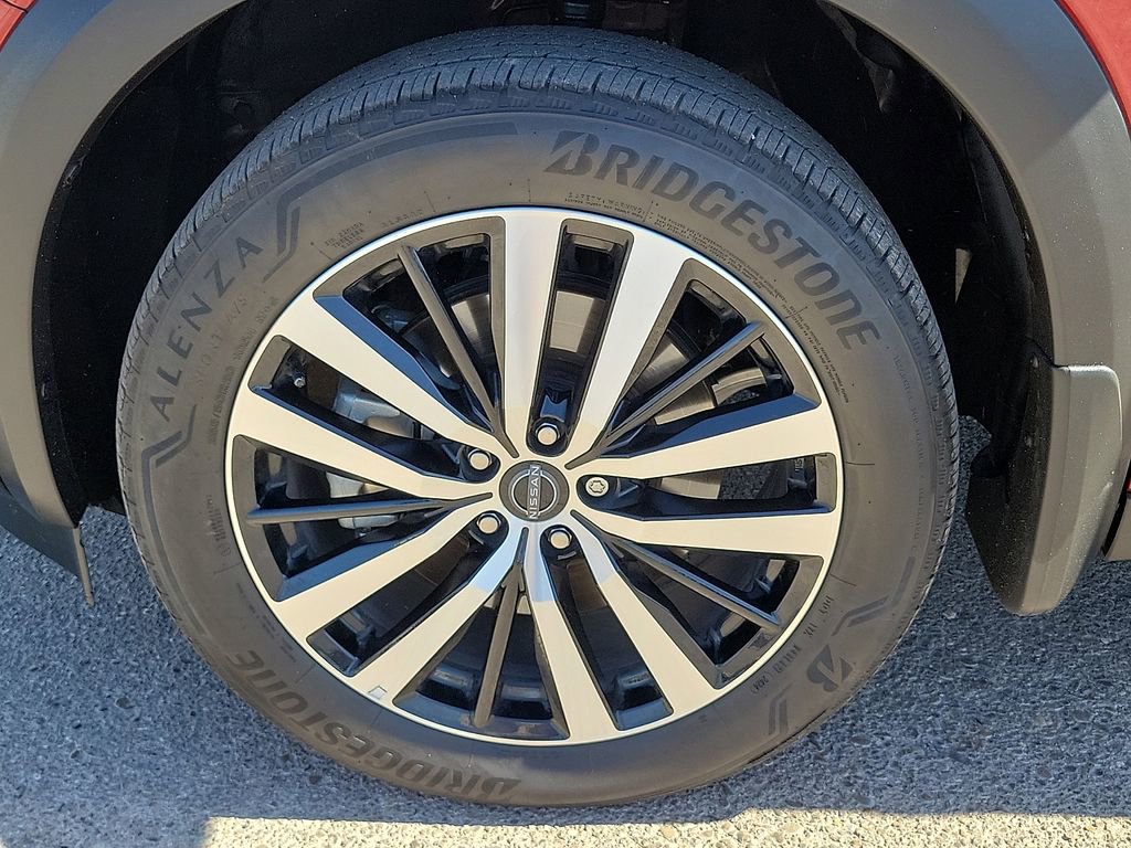 Used 2024 Nissan Pathfinder Platinum w/ Black Appearance Package FWD image 14