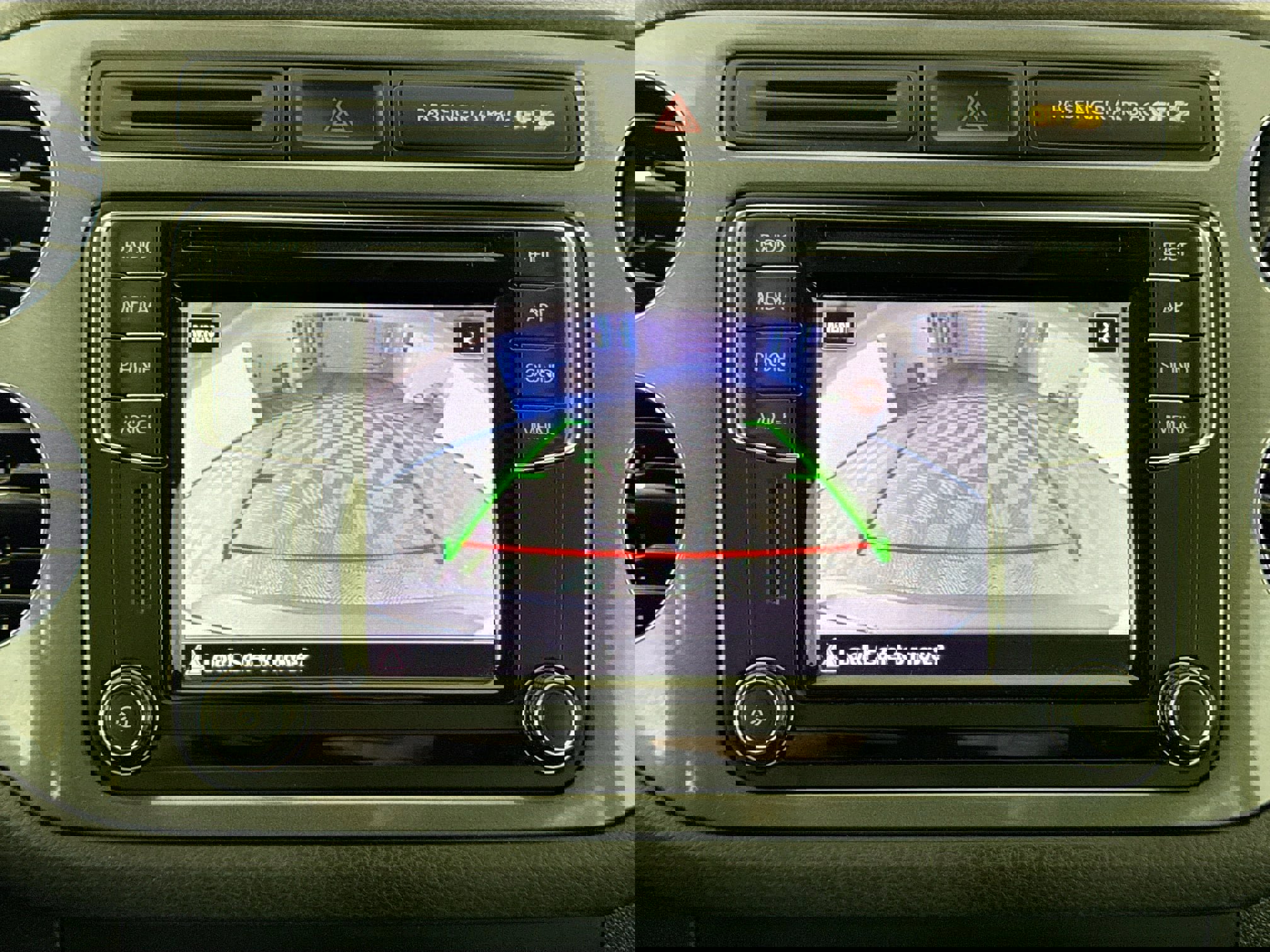 Used 2018 Volkswagen Tiguan Limited w/ Premium Package image 25