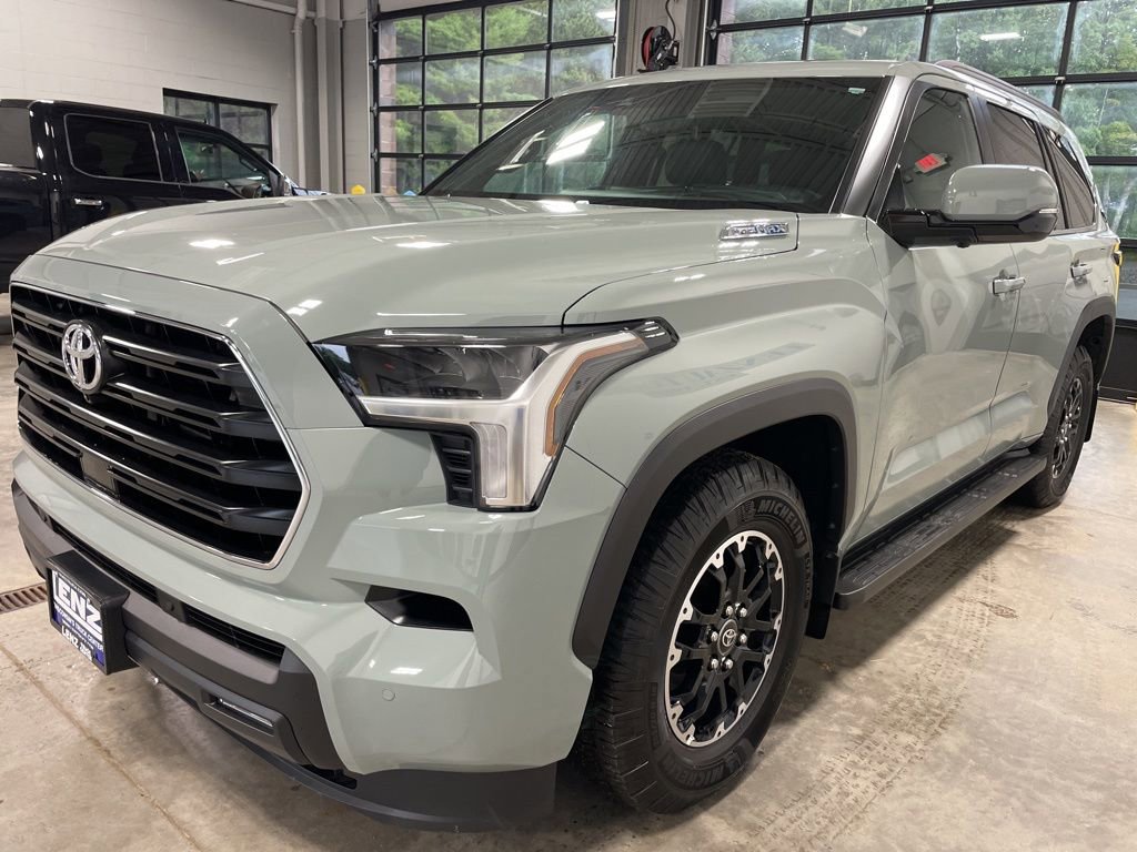 Used 2025 Toyota Sequoia SR5 AWD/4WD image 4