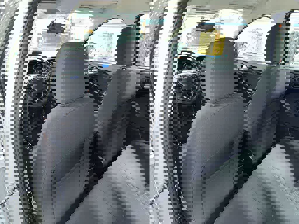 Used 2016 Ford Focus SE w/ SE Power Seat Package image 27