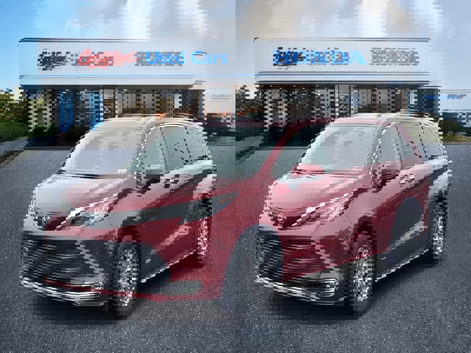 Used 2021 Toyota Sienna XLE w/ XLE Plus Package