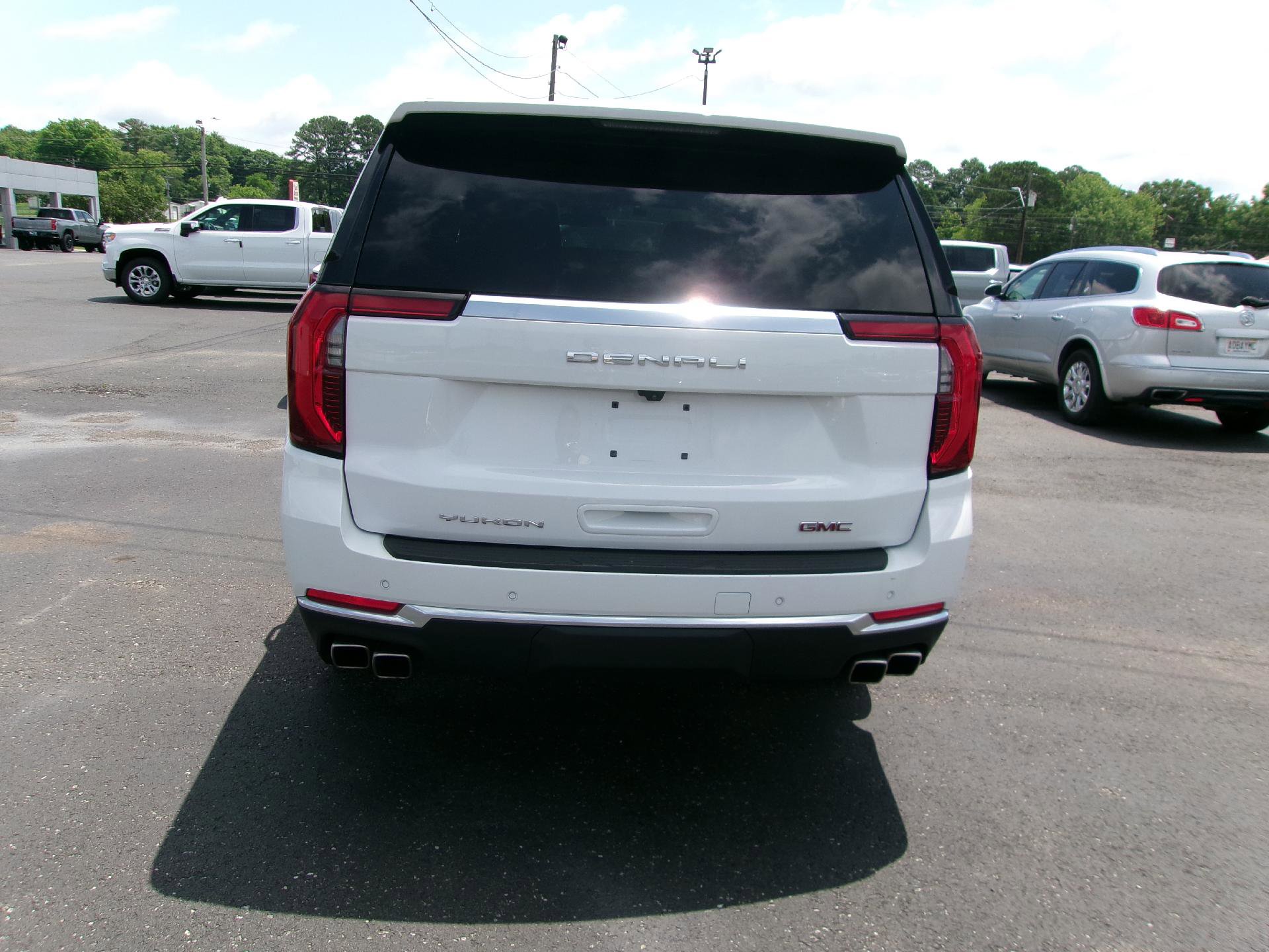 Used 2025 GMC Yukon Denali AWD/4WD image 4