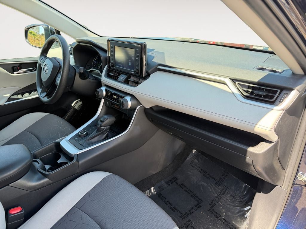 Used 2021 Toyota RAV4 XLE AWD/4WD image 26