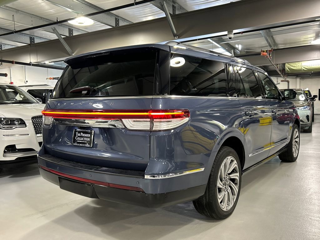 Used 2023 Lincoln Navigator L Reserve AWD/4WD image 2
