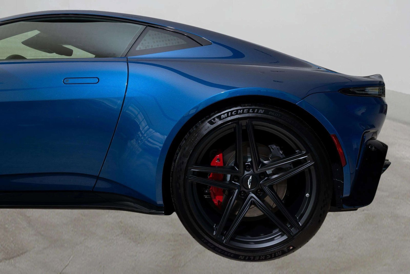 New 2026 Aston Martin V8 Vantage Coupe image 10