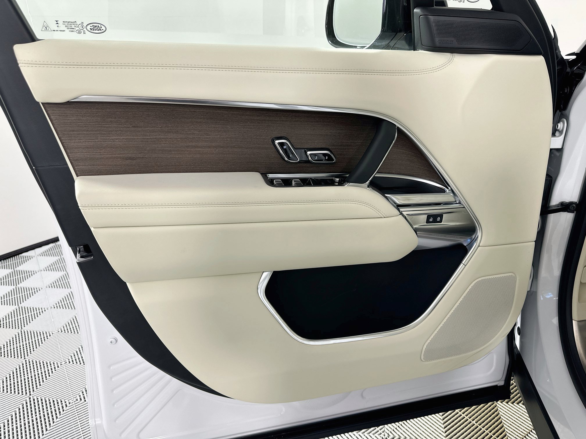 New 2027 Land Rover Range Rover SE AWD/4WD image 14