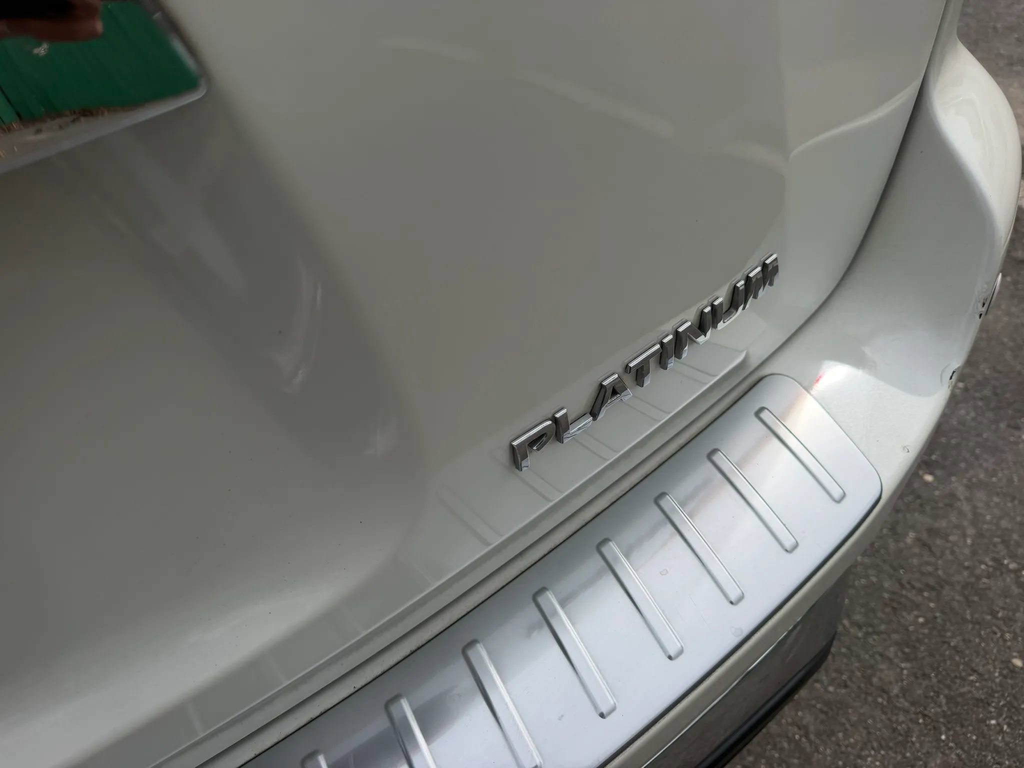 Used 2020 Nissan Pathfinder Platinum image 14