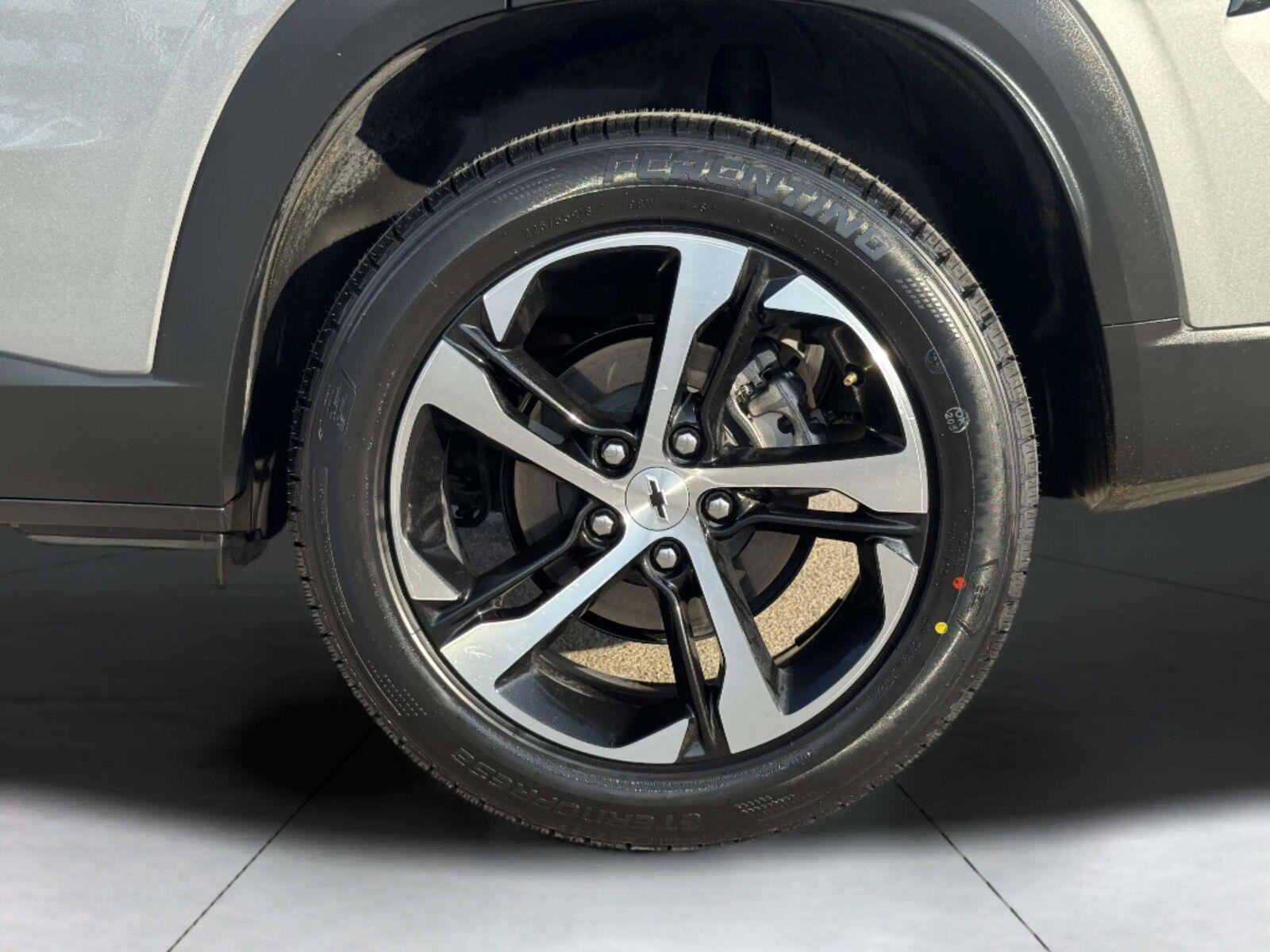 Used 2024 Chevrolet Trax RS w/ Sunroof Package FWD image 58