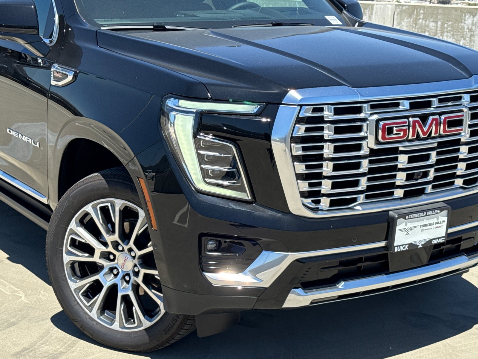 Used 2026 GMC Yukon XL Denali w/ Denali Reserve Package AWD/4WD image 3