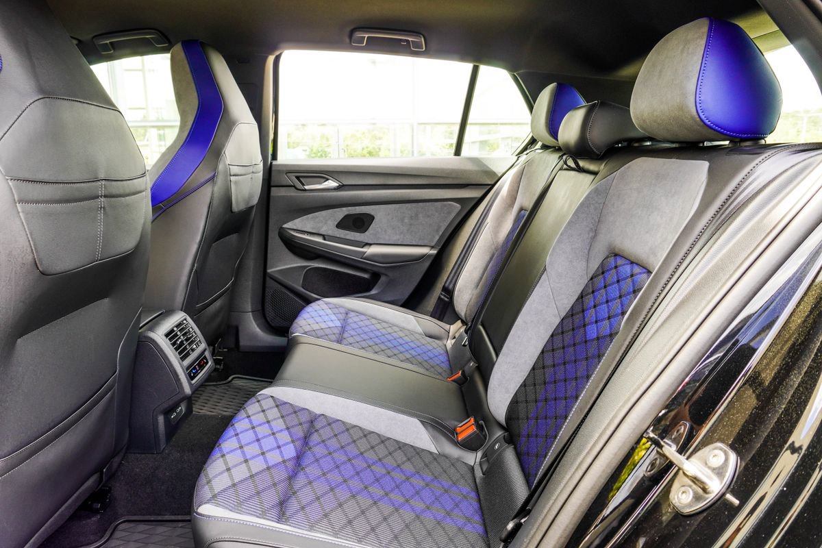 Used 2025 Volkswagen Golf R Black Edition image 38