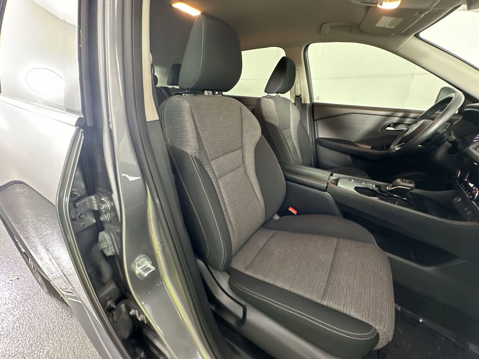 Used 2021 Nissan Rogue SV image 26