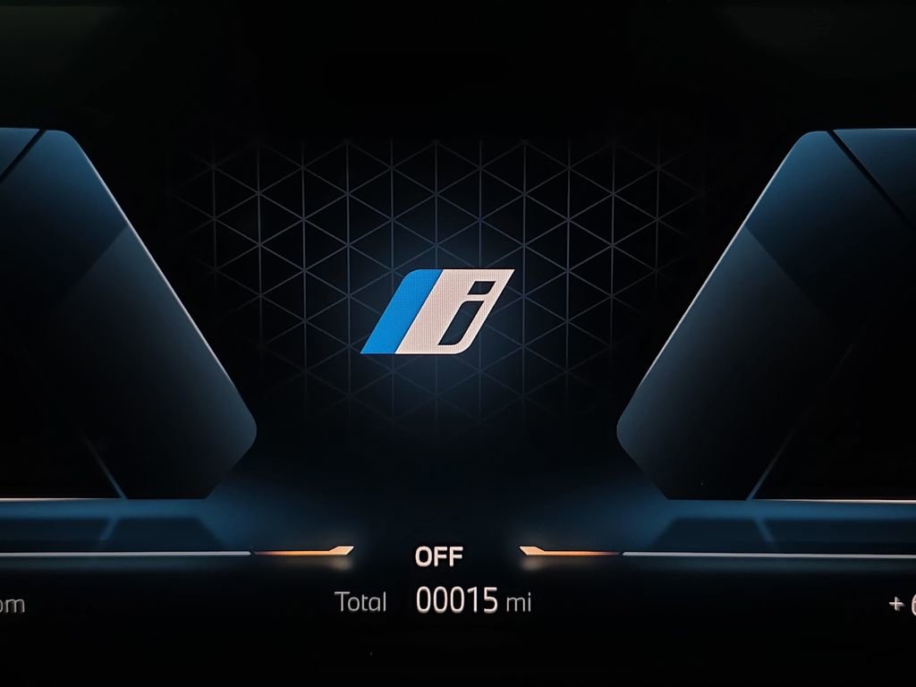 New 2026 BMW X5 xDrive50e w/ Executive Package image 19