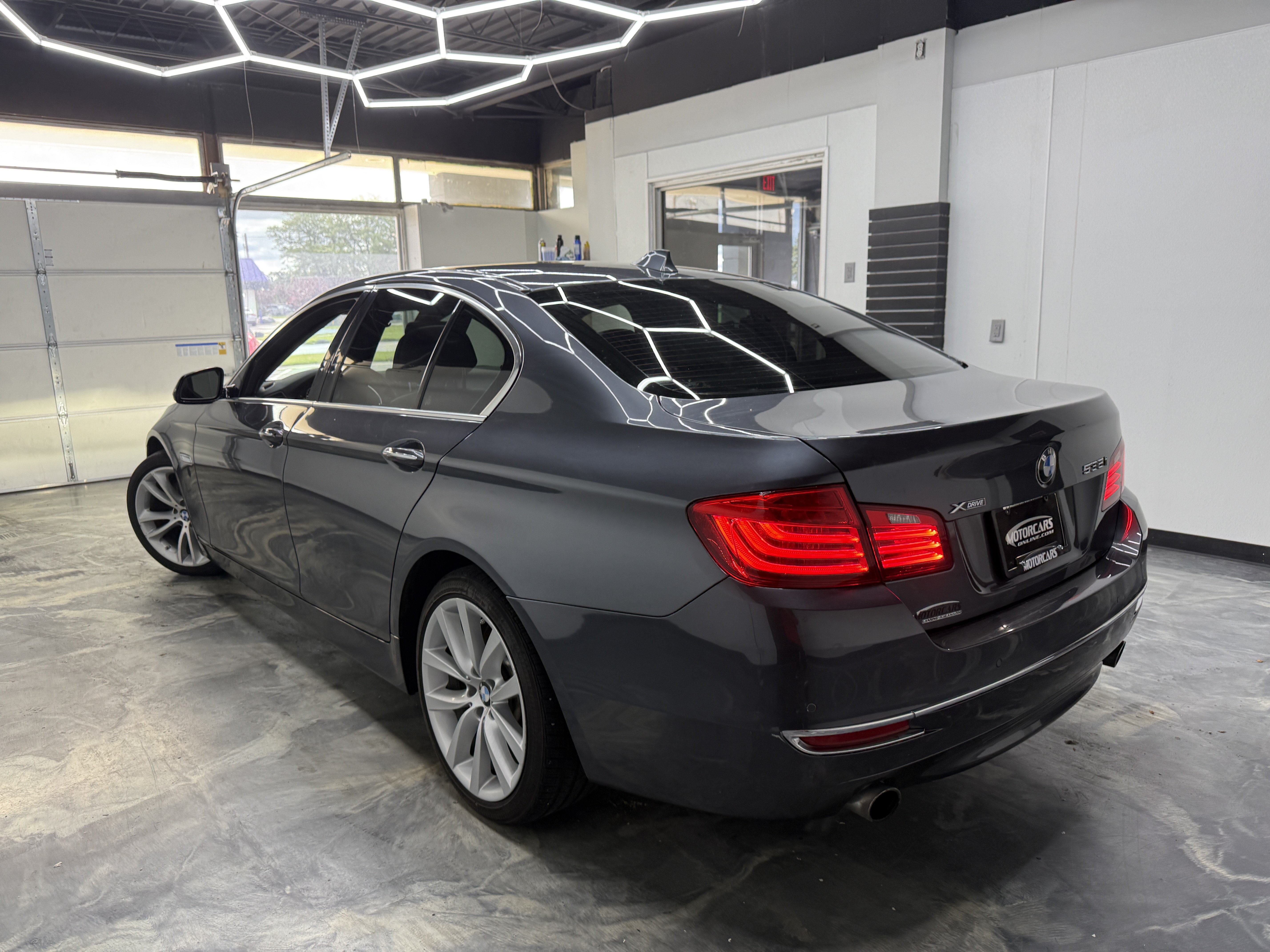 Used 2016 BMW 535i xDrive Sedan AWD/4WD image 3