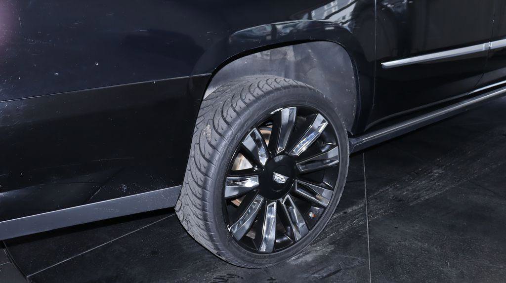 Used 2018 Cadillac Escalade ESV Premium Luxury AWD/4WD image 15