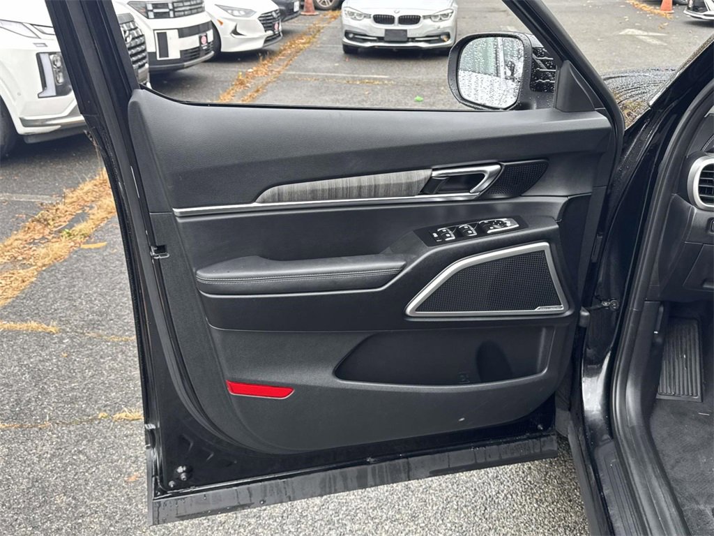 Used 2023 Kia Telluride EX image 16