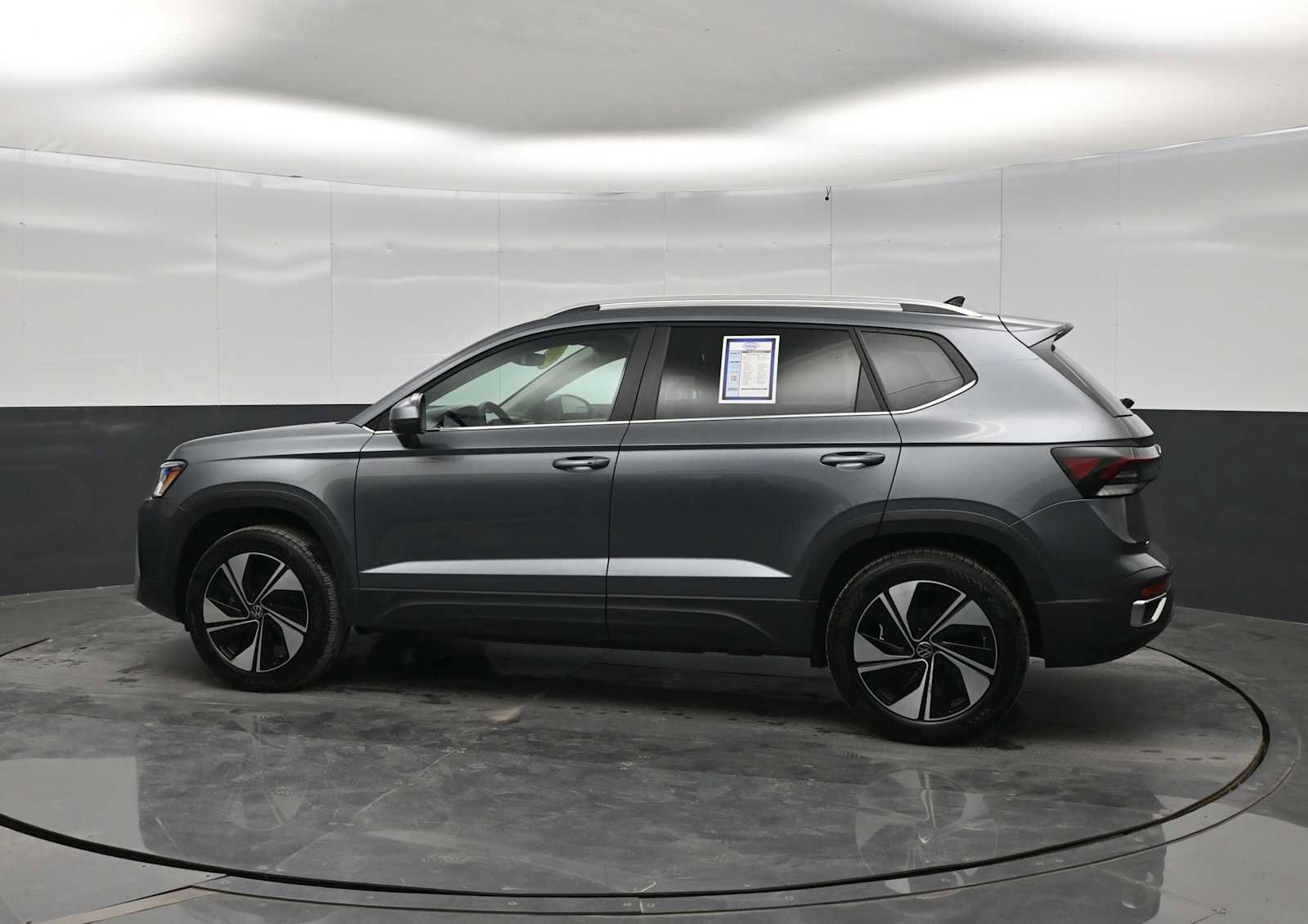 Used 2026 Volkswagen Taos SE AWD/4WD image 5