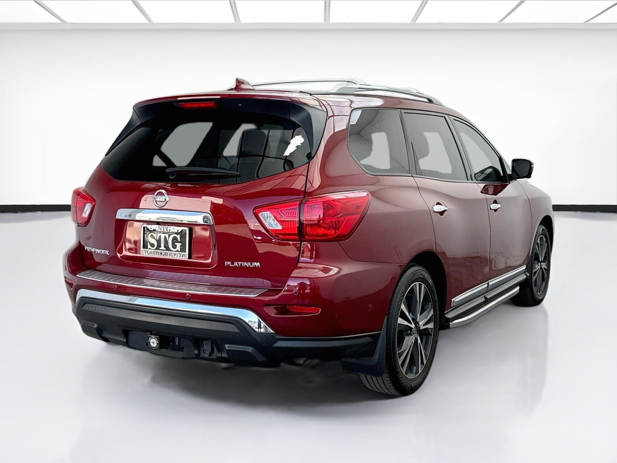 Used 2019 Nissan Pathfinder Platinum w/ Cargo Package FWD image 4