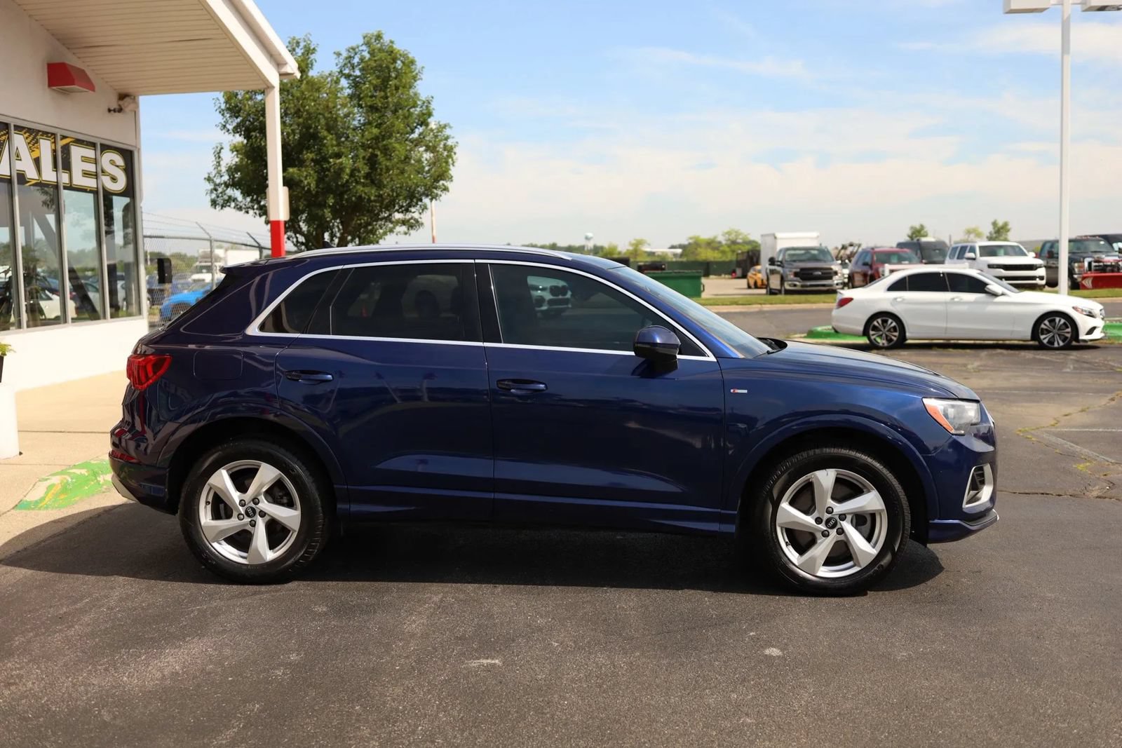 Used 2022 Audi Q3 2.0T Premium w/ Convenience Package AWD/4WD image 4
