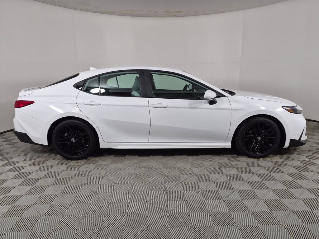 Used 2025 Toyota Camry SE FWD image 2