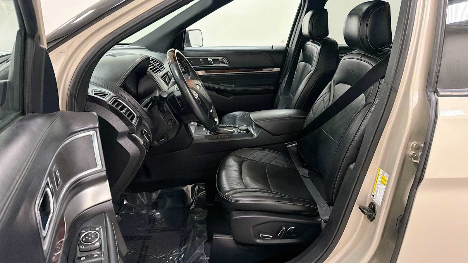 Used 2017 Ford Explorer Platinum AWD/4WD image 13