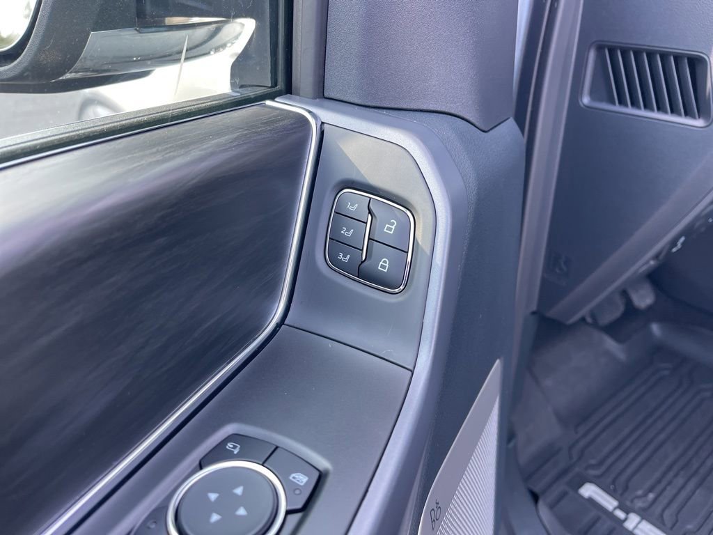 Used 2025 Ford F150 Lariat w/ Equipment Group 502A High image 19